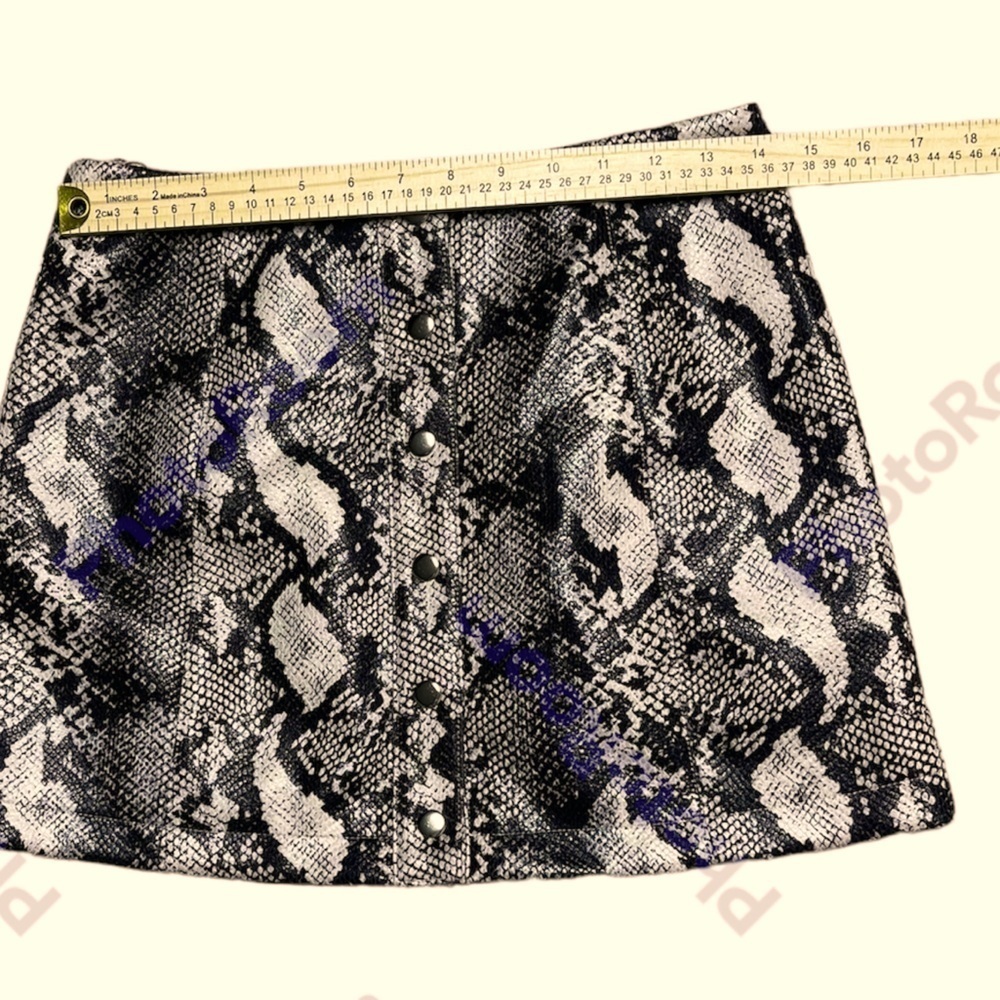 Urban Outfitters Snake Print mini Skirt Button Up Size M - Picture 4 of 11